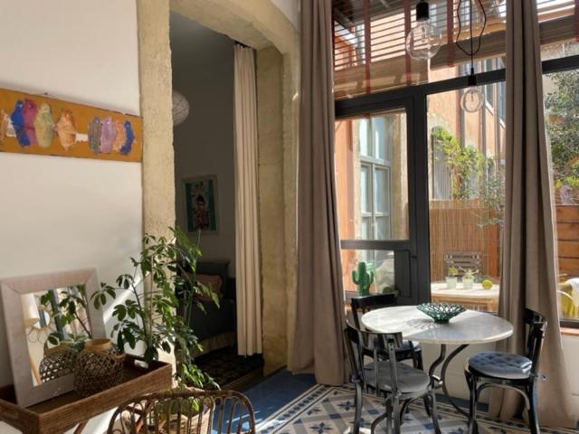 Un Oasis Au Coeur De La Vieille Ville, Classe 4 Etoiles Монпелье Экстерьер фото